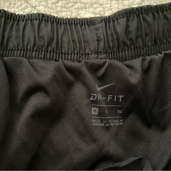 Nike Dri-Fit XL Black & Smoke NWOT - Picture 2 of 2